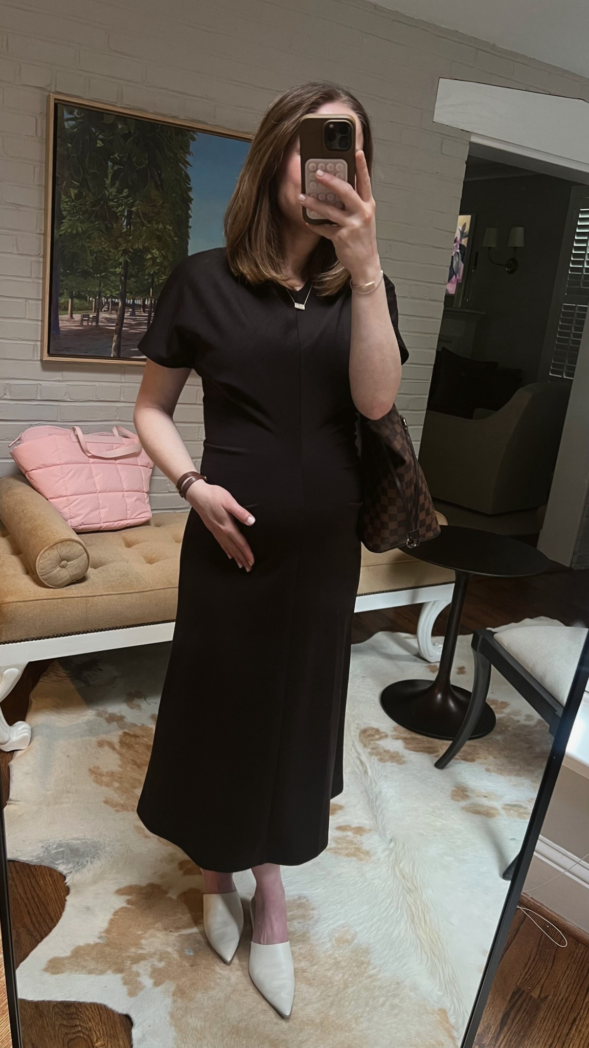 Bump friendly work outfit 

Banana republic midi dress
Dolce Vita Ivory Mules

#LTKSeasonal #LTKBump #LTKWorkwear