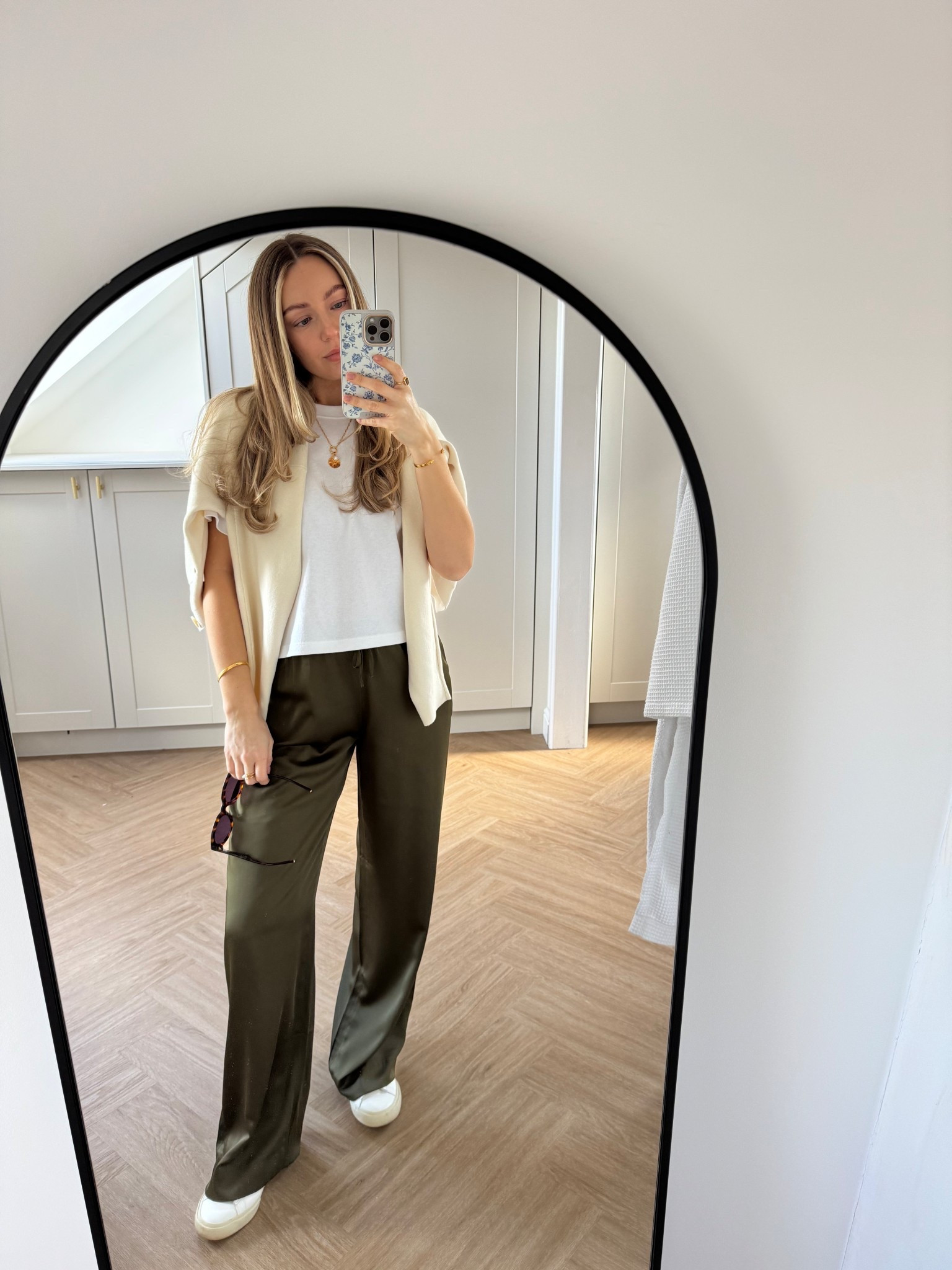Satin trouser outfit inspo 🌞 casual spring outfit! 

#LTKspring