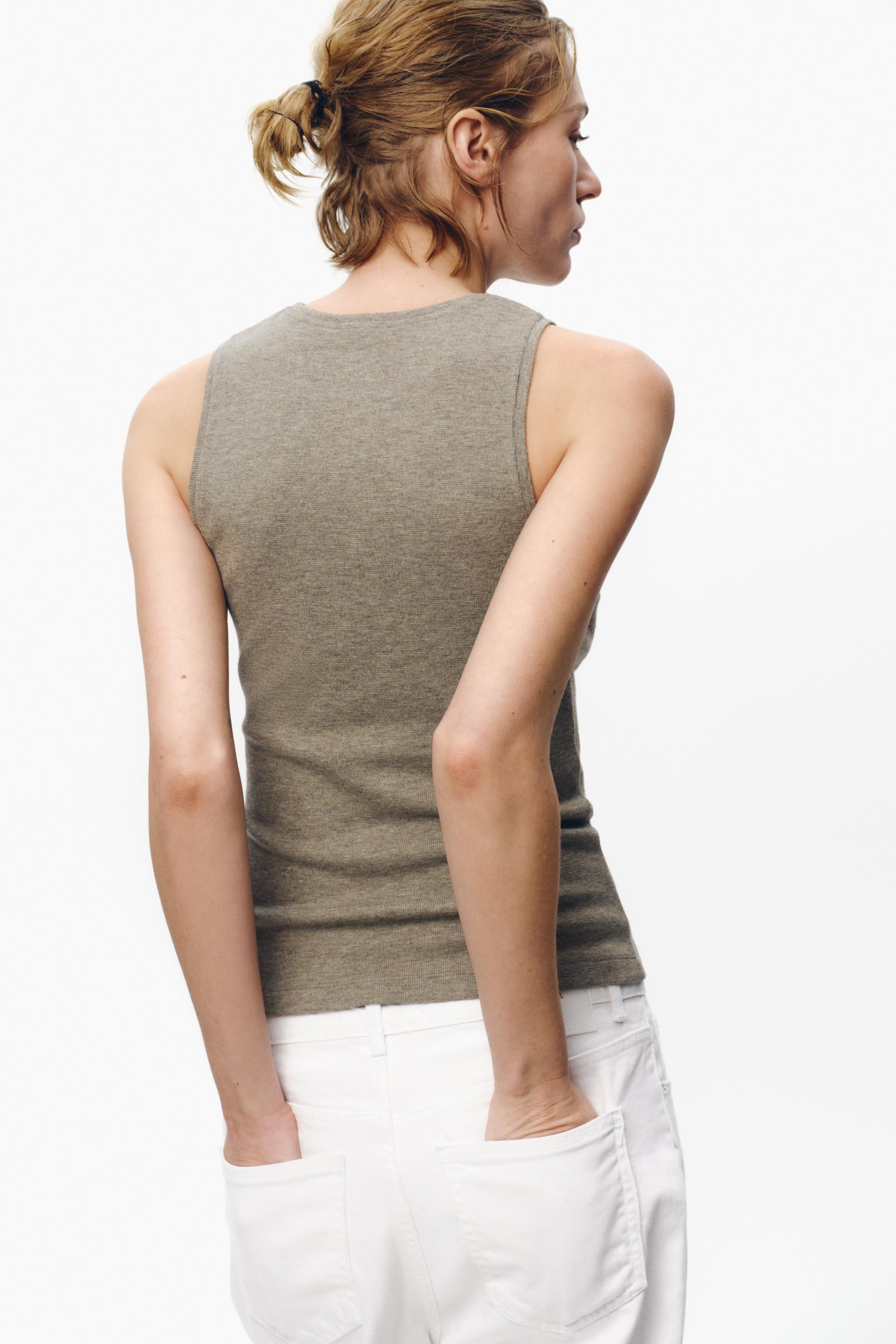 SLIM FIT - ROUND NECK - REGULAR LENGTH - SLEEVELESST-shirt made of spun yarn with 6% wool. Round ... | Zara US