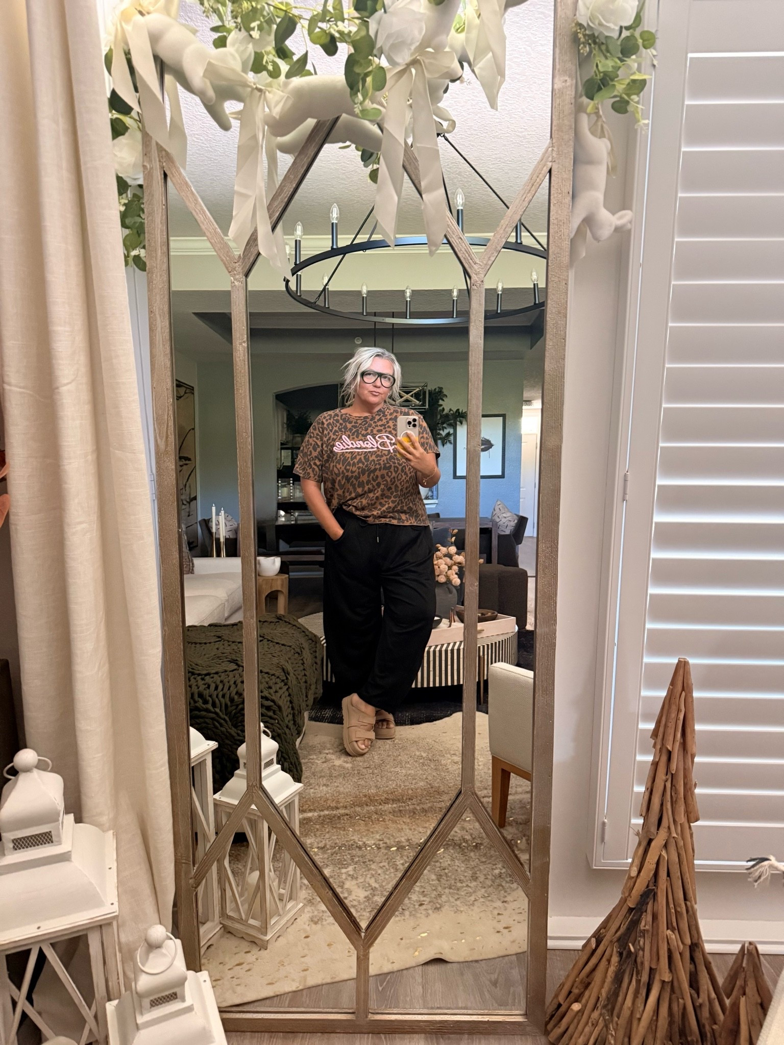 If homeless chić we’re a thing! 😵‍💫🫩.  This is all I could muster today.   Headache wins again.  (Tshirt is vintage BUT) these amazing  pants win again.   SO many colors and they are extremely flattering on!!!

#LTKdayinmylife #LTKootd