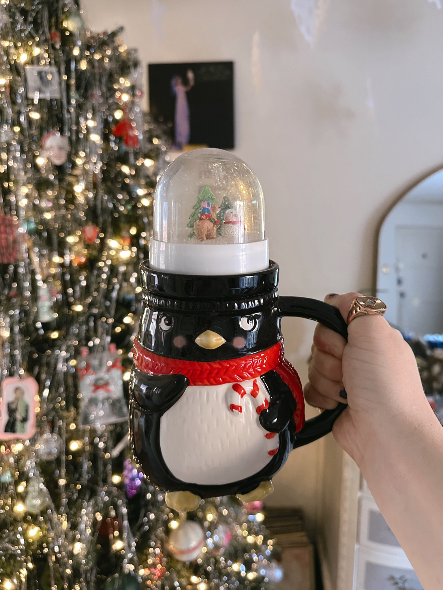 Penguin snow globe mug 

#LTKHoliday #LTKHome #LTKGiftGuide
