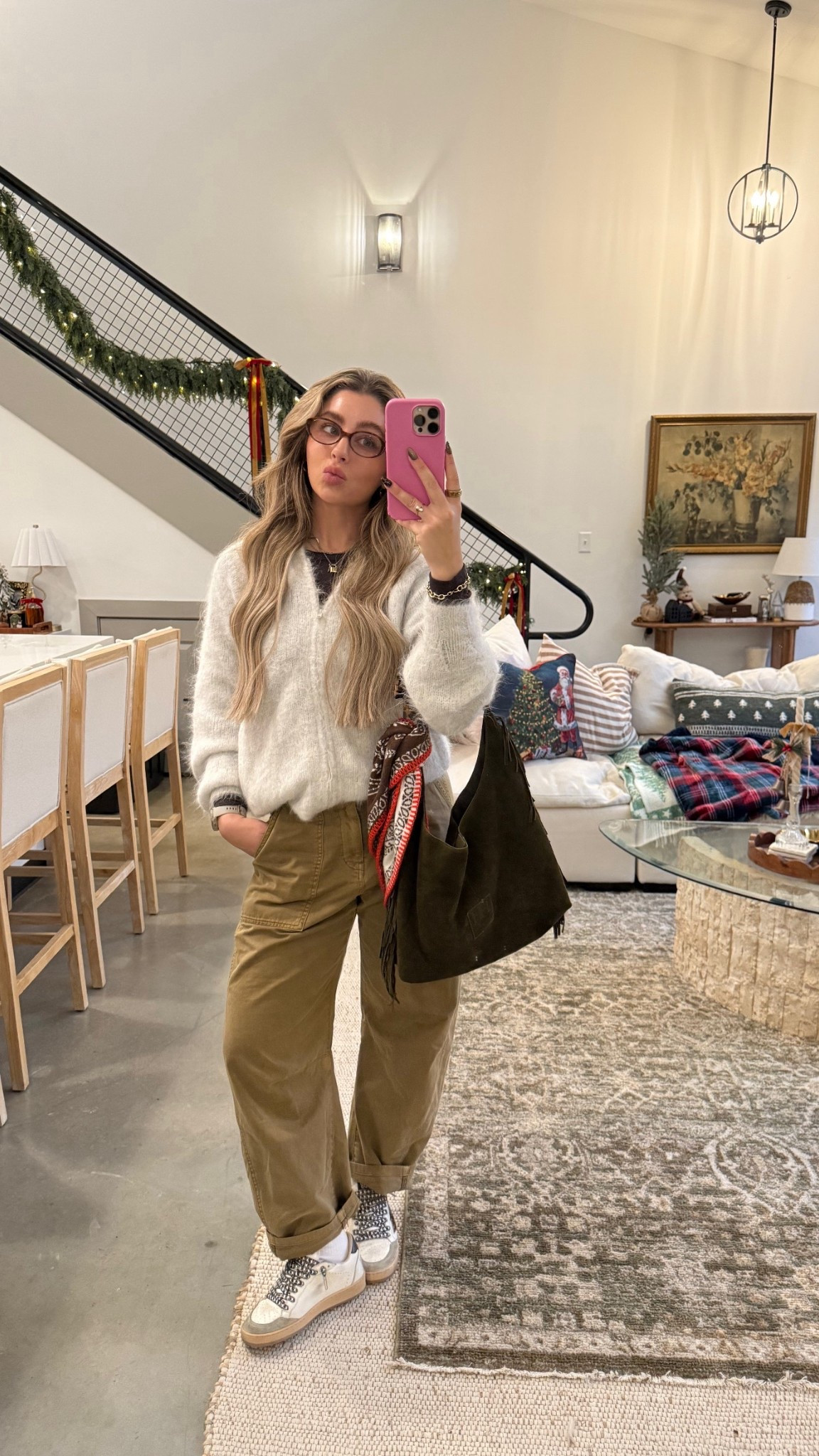 saturday cozy ootd!!! 
xs/s in sweater 
25 in pants 

#LTKHoliday #LTKootd #LTKGiftGuide
