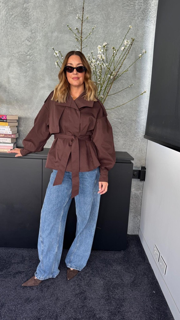 Shopping my wardrobe and styling with @DECJUBA cropped trench 🤎

#LTKaustralia #LTKstyletip #LTKwinter
