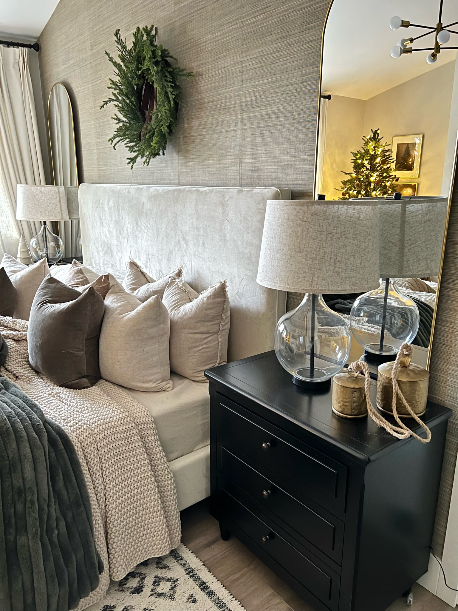 New nightstands! These are just what I’ve been looking for. A classic style with clean lines, solid wood and black✨
#wayfairpartner 