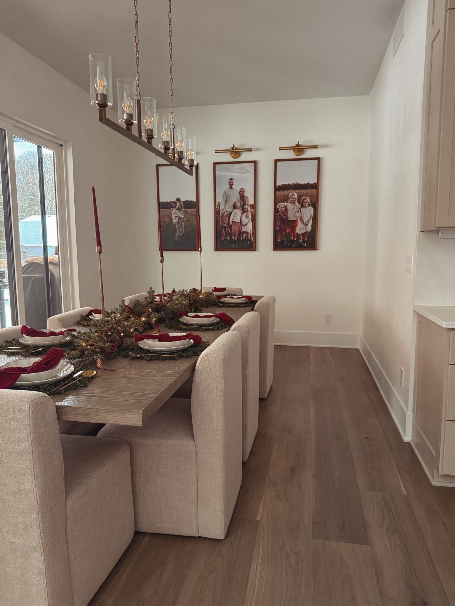 our christmas tablescape 😍❄️✨

chargers and greenery from hobby lobby  ◡̈ 

#LTKHoliday #LTKSeasonal #LTKHome