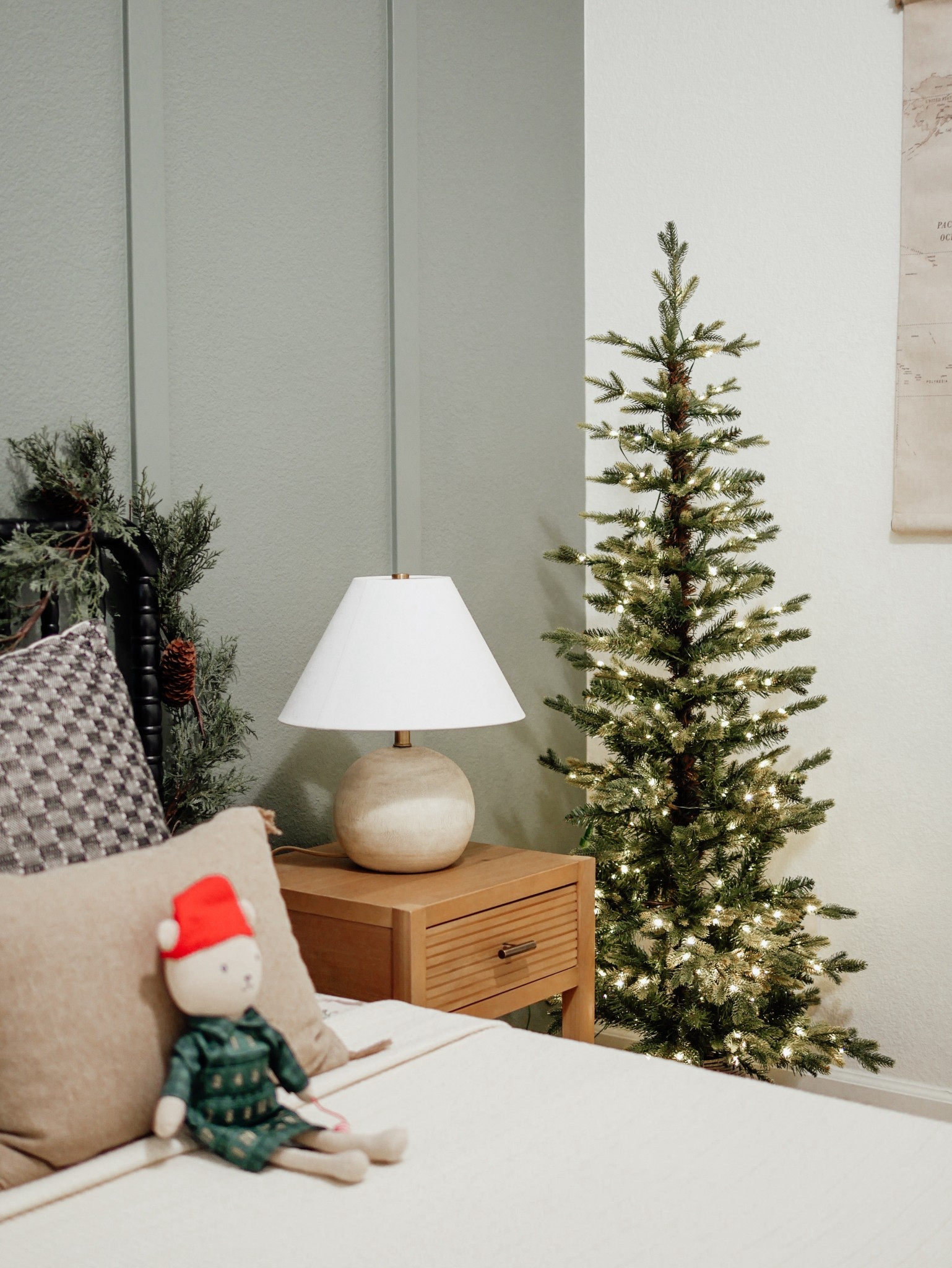 Henry’s bedroom decor 🎄

#LTKSeasonal #LTKHoliday