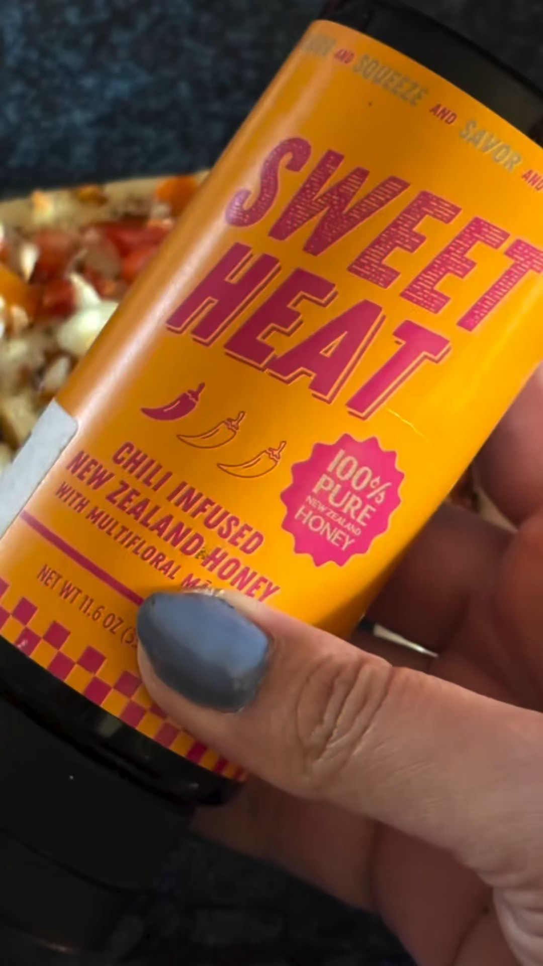 If pumpkin spice is your level of spice, this Sweet Heat Honey is just right—sweet with the perfect little kick of heat. A great addition to my pizza and I really want to try it on top of sweet potatoes next! Can be found on Amazon if you want to try it! @100purenewzealandhoney @stackinfluence #hothoney #manukahoney #hotsauce #glutenfree #spicyhoney #100purenewzealandhoneypartner