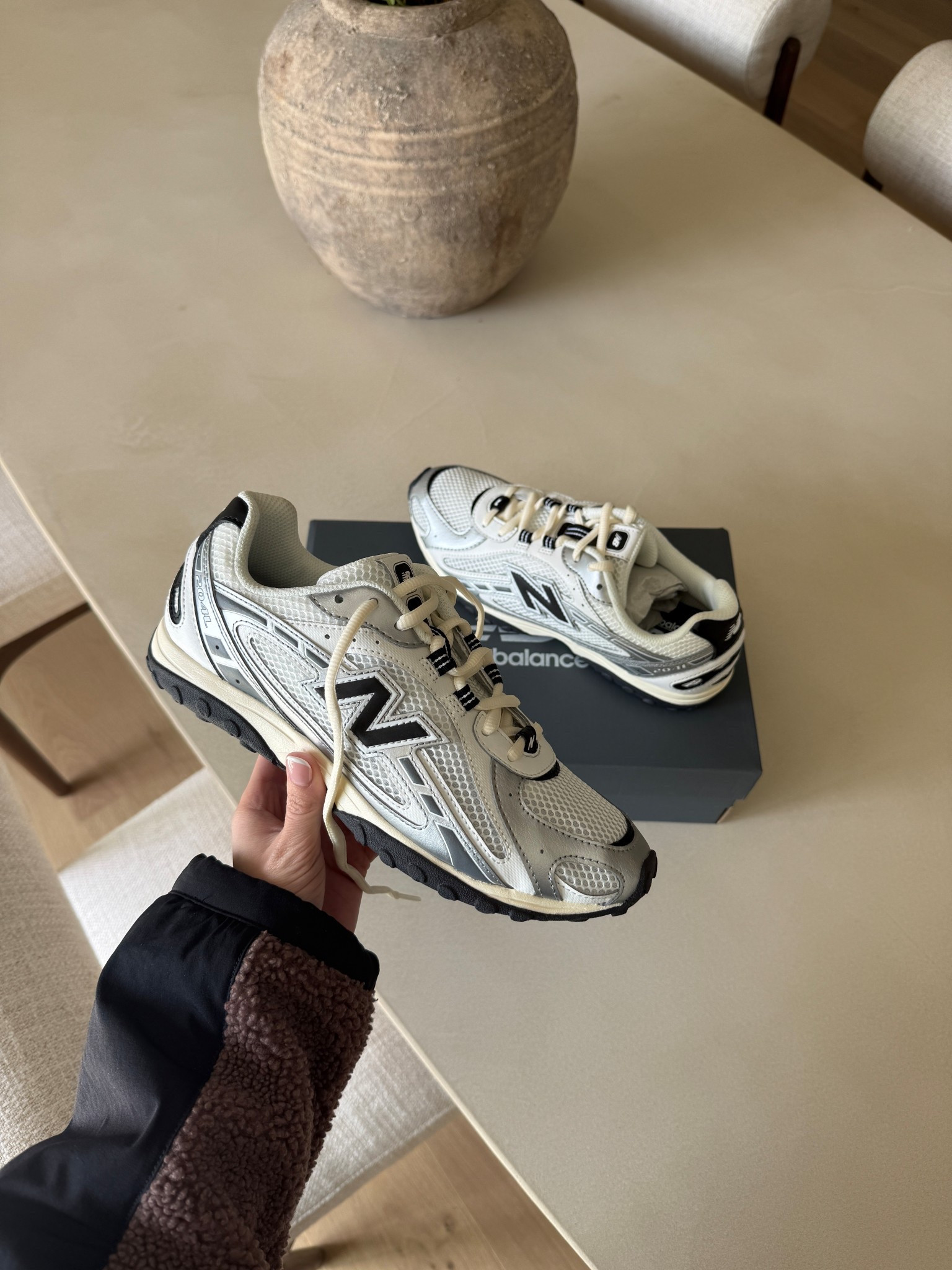 The most perfect sneakers!!!

New balance, sneakers, running shoes, Pilates, activewear, walking, Europe, alo, artizia, yoga, neutral, basics, travel