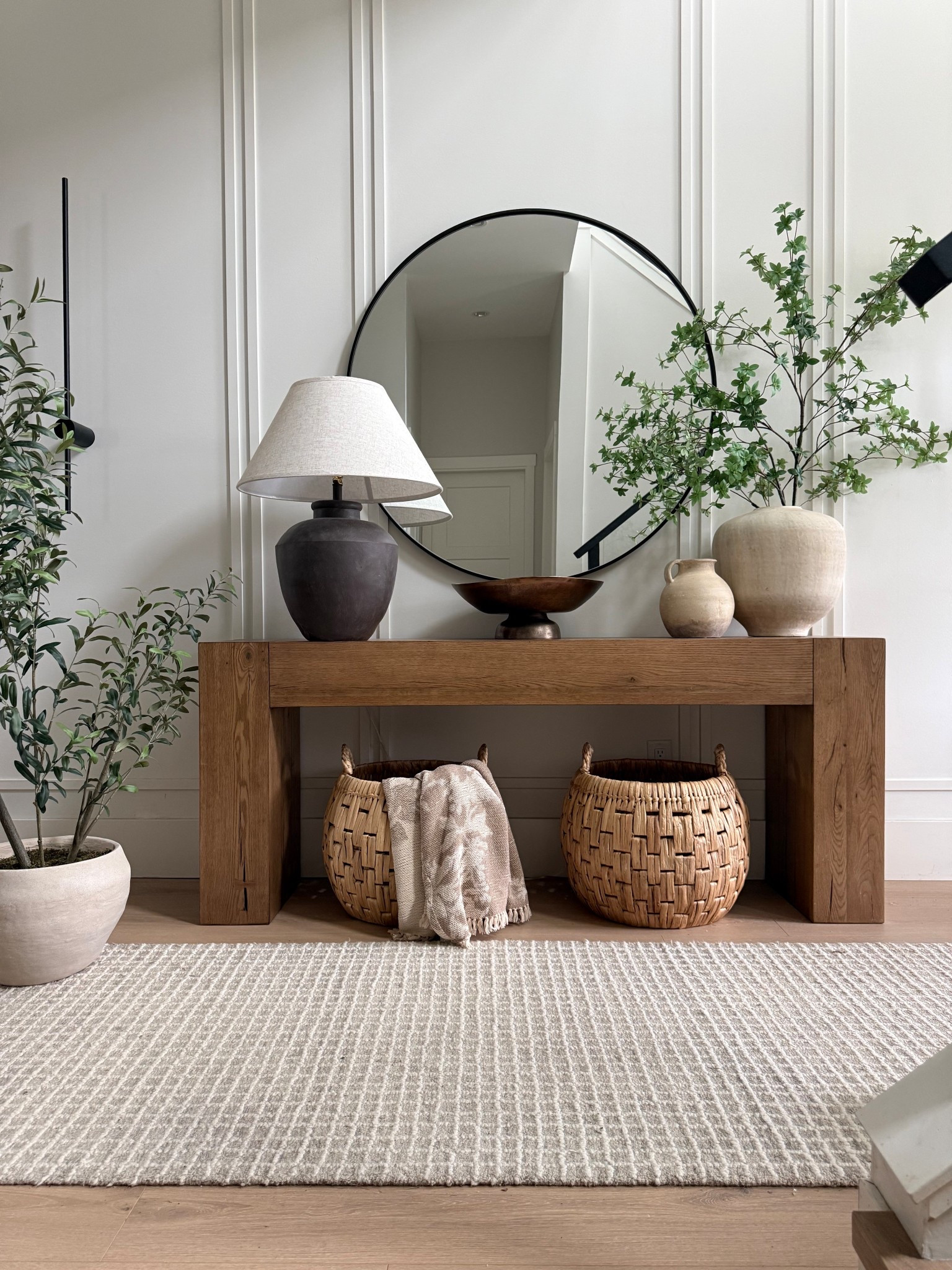 Simply Spring…light and airy entryway 