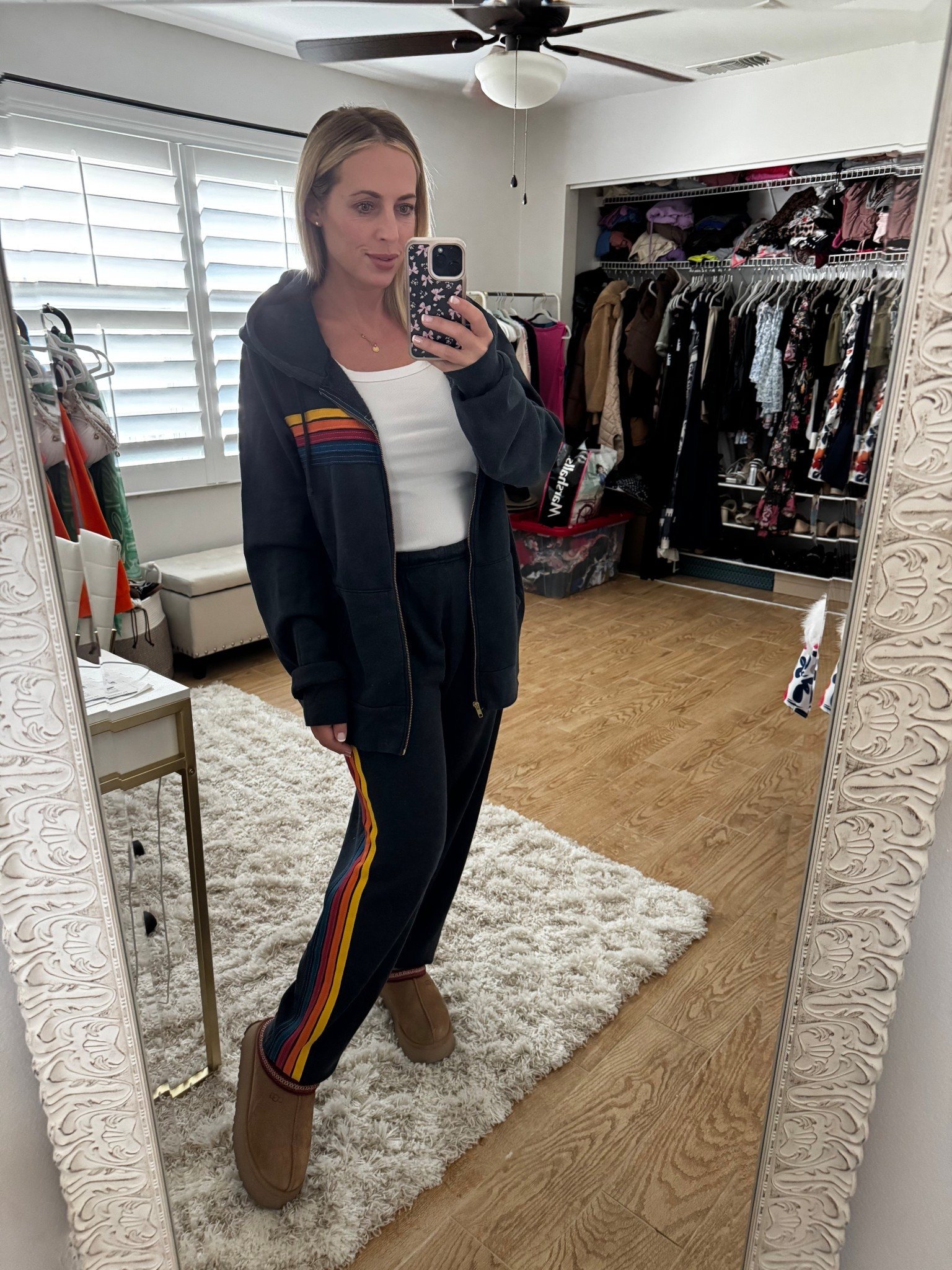 Aviator Nation sweatsuit 

#LTKootd #LTKFindsUnder50 #LTKMidsize