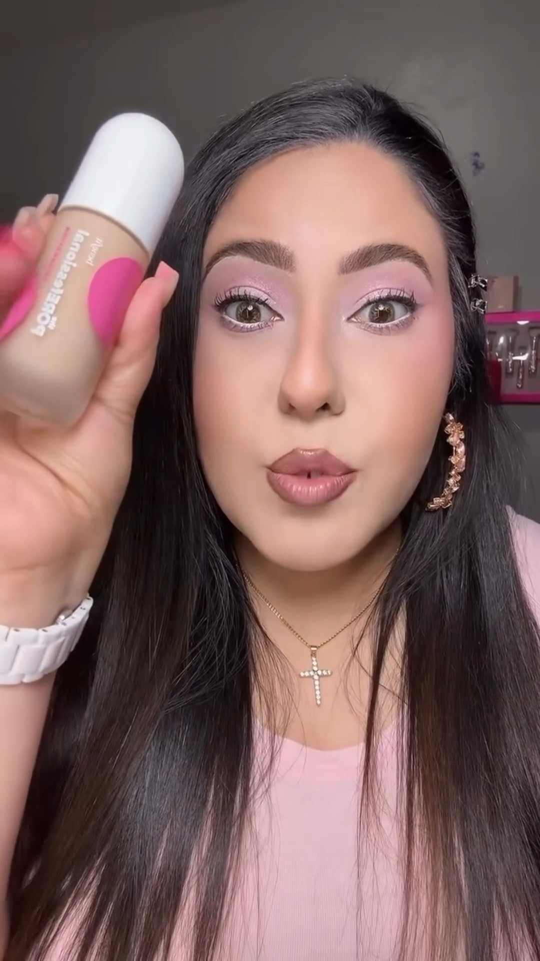 Okay wait… I think I just found my NEW favorite foundation 👀✨ 

@benefitcosmetics did NOT come to play with the POREfessional Foundation. 
Full coverage ✔️ 
Lightweight ✔️ 
Smooth, pore-blurred, my-skin-but-BETTER finish ✔️ 

No creasing. No separating. Just flawless, filtered energy in real life 💅🏽 

Safe to say she’s earned a permanent spot in my routine — but I need to know… 
Have you tried it yet or are we adding to cart together? 👇🏽 

#benefitcosmetics #porefessional #foundationreview #makeupreview #beautyinfluencer