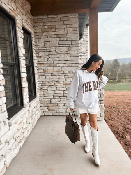 We're almost there! I can't wait to start our new chapter in our dream home, watching our kids grow and play in the beautiful front lawn.

The bar
Elevated casual 
Mom style
Cowboy boots
Country concert
Cowgirl chic




#LTKhome #LTKSeasonal #LTKstyletip