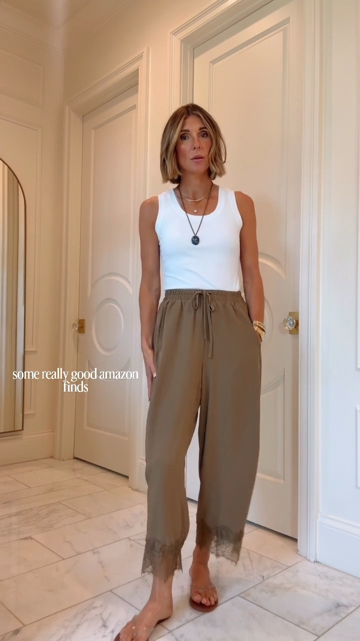 These best selling Amazon pants are 20% off for Amazon Prime Day!! Here’s how I’m styling them for fall. I’m wearing size small!