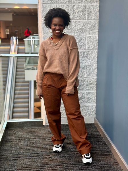 Brown Skin Girl 🤎

XS - Sweater
2 - Pants

#LTKshoecrush #LTKstyletip #LTKSeasonal