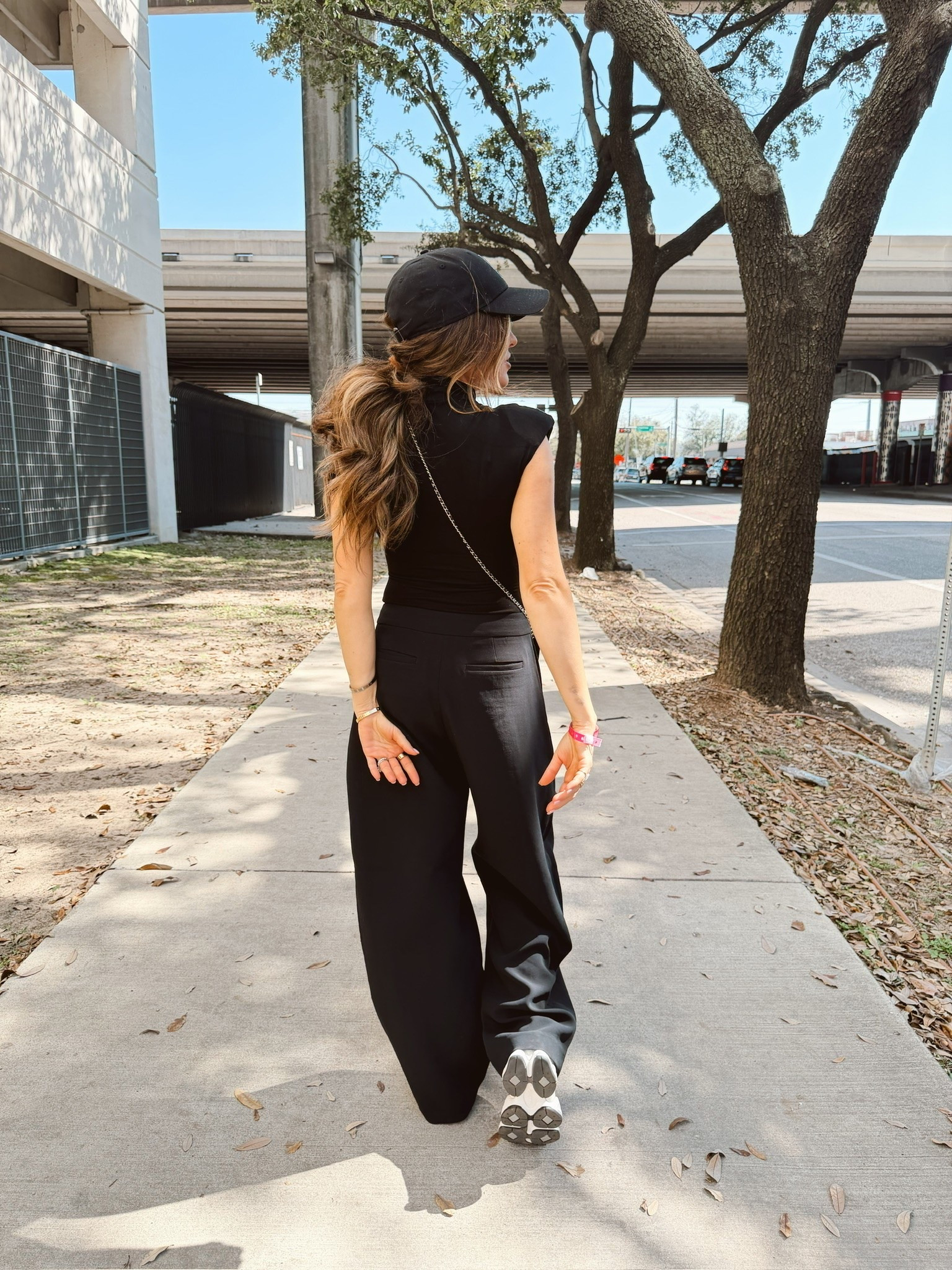 My favorite barrel pants from Aritizia! 

Aritzia outfit, everyday style, effortless fashion

#LTKOver40 #LTKootd