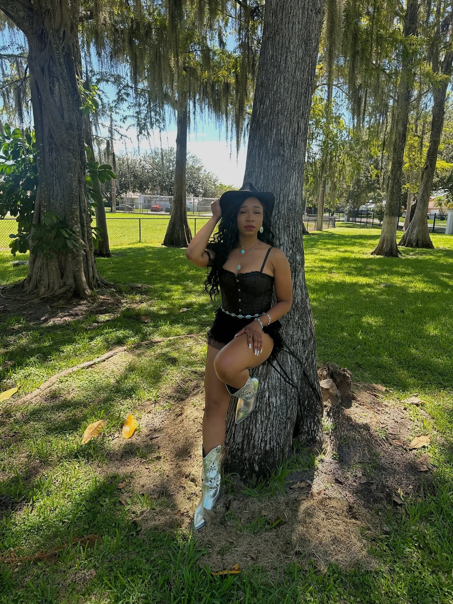 This ain’t Texas…. 🤠 

Outfit link available in bio 🖤

📸: @tsunamivisions 

#explore #fashion #cowgirl #cowboy #texas #amazonn#tiktok #fyp