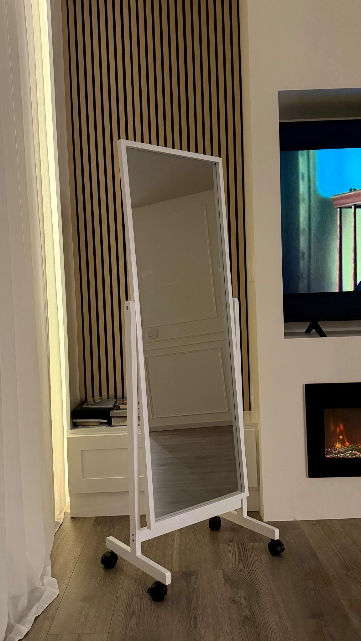 Full length mirror with stand




#LTKHome