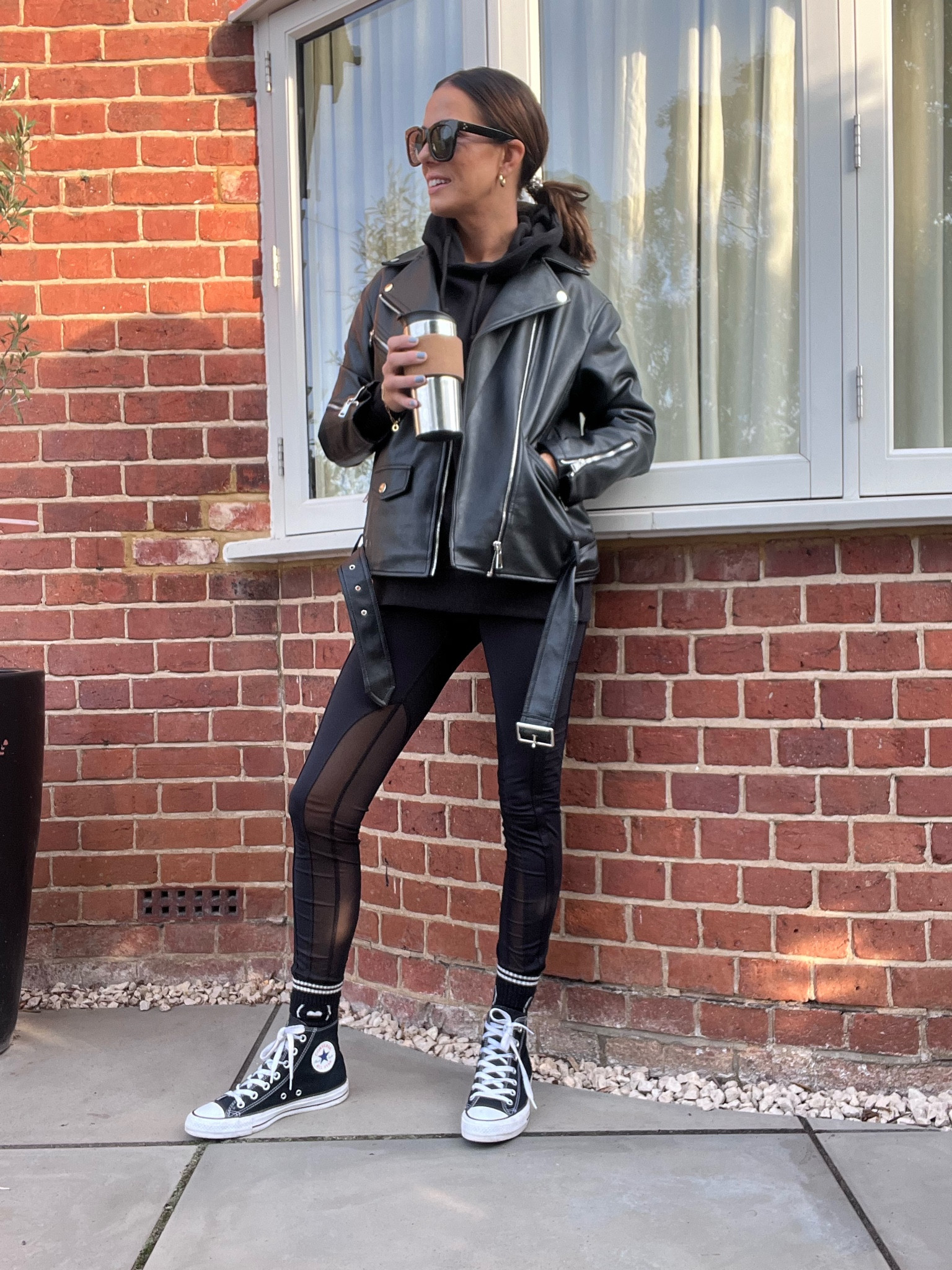 
Heres a super easy, Autumn school
run outfits that you can recreate with stuff in your wardrobe.
As a mum to three young boys, who is a few
years off the big four-zero, style is still
important to me but so is practicality.
Throw this lil combo on together and you will
look like you have your sh*t together at least!  

#hoodyoutfit #outfitofthedayreel ngs/
#ootdreelseveryday #mumstyle
#mumstyleblogger #mumstylecrush
#schoolrunoutfit #schoolrunmum
#schoolrunmumstyle #schoolrunfashion
#athleisurewear #athleisurestyle