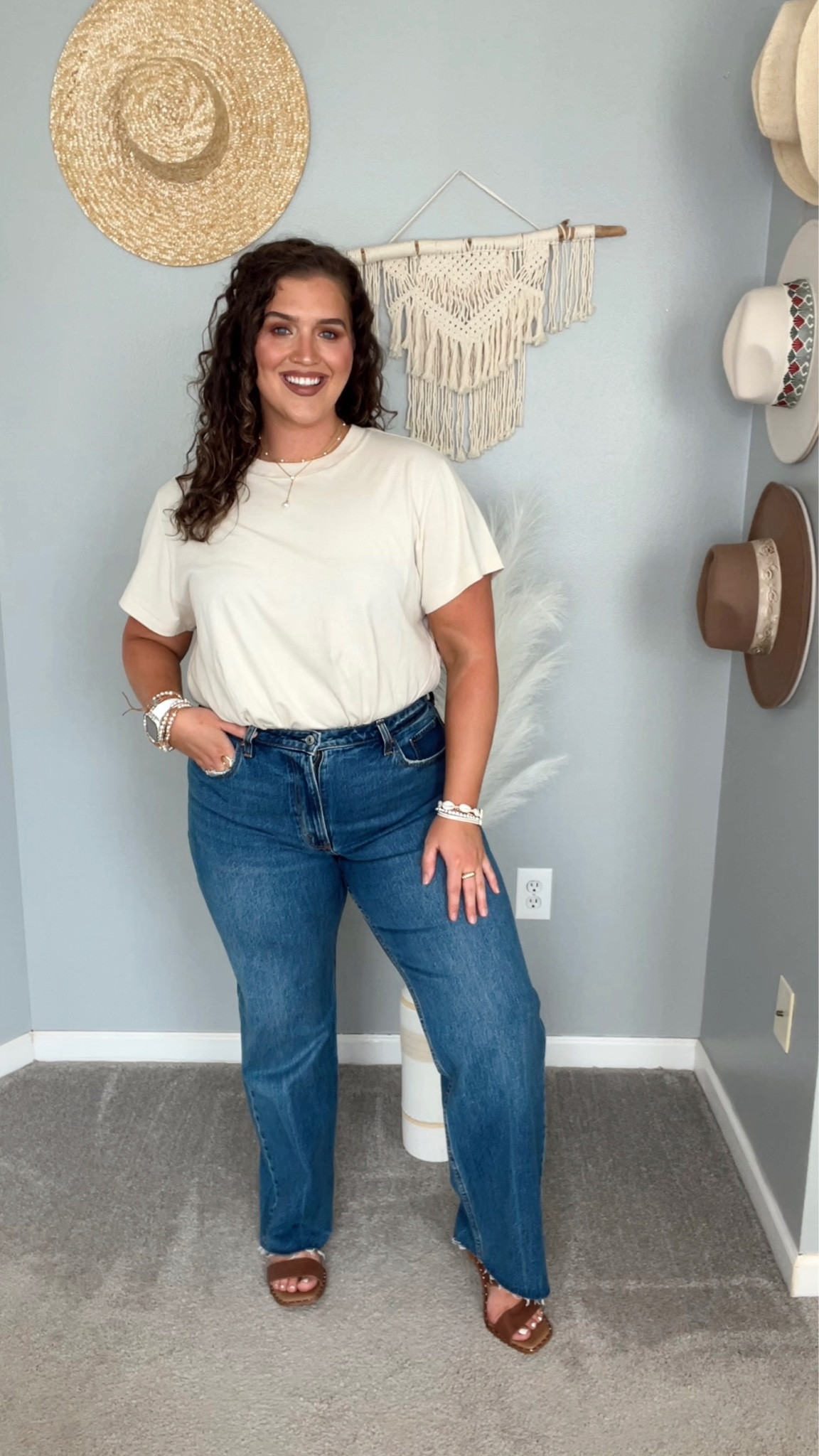 Midsize Abercrombie curve love denim sale 👖✨ 
Size: 32R, need a 33! 
Bodysuit: XL 
#midsizeoutfits #ootd #casualoutfits #everydaystyle #styleinspo #jeans #denim #curvydenim #nuuds #bodysuit 

#LTKsalealert #LTKstyletip #LTKmidsize