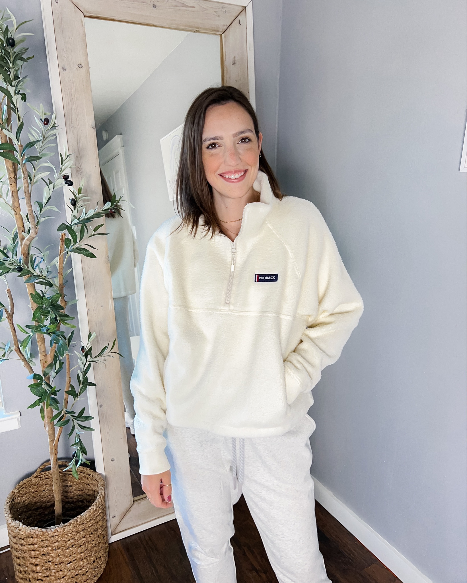 Rhoback try on

Casual outfit | athleisure | sweatpants | cropped sweatshirt | fleece 

Wearing the clarity set in two colors + a cropped fleece pullover 

#ad @rhoback #rhoback #craveactivity

#LTKFitness #LTKSeasonal #LTKStyleTip