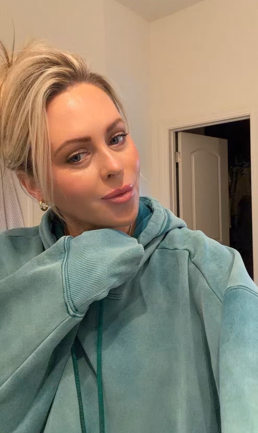 Daily musts for mature skin! 💋
• Flex foundation → I mix Light + Medium (summer = Medium)
• Concealer → 2.3N
• Highlight duo → Starlit
• Powder blush → “Something Pop”

These are my everyday go-tos lately… easy, flattering, and just work ✨

Skincare. Makeup. Beauty faves. everyday makeup, natural glam, over 40 beauty, summer makeup, Amazon beauty, glowing skin
.🤍

#LTKSaleAlert #LTKBeauty #LTKgrwm