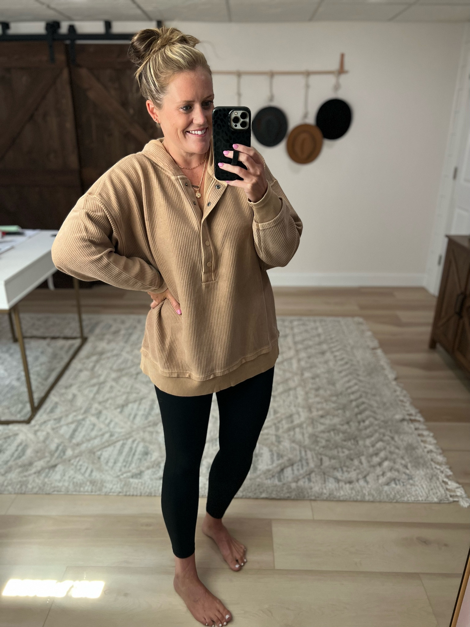 Pullover
 Aerie pullover
Snap button pullover 
Leggings
Aerie leggings 
Work from home 

#LTKSeasonal #LTKFitness #LTKFind