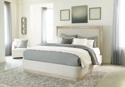Hennington Queen Upholstered Bed | Ashley | Ashley Homestore