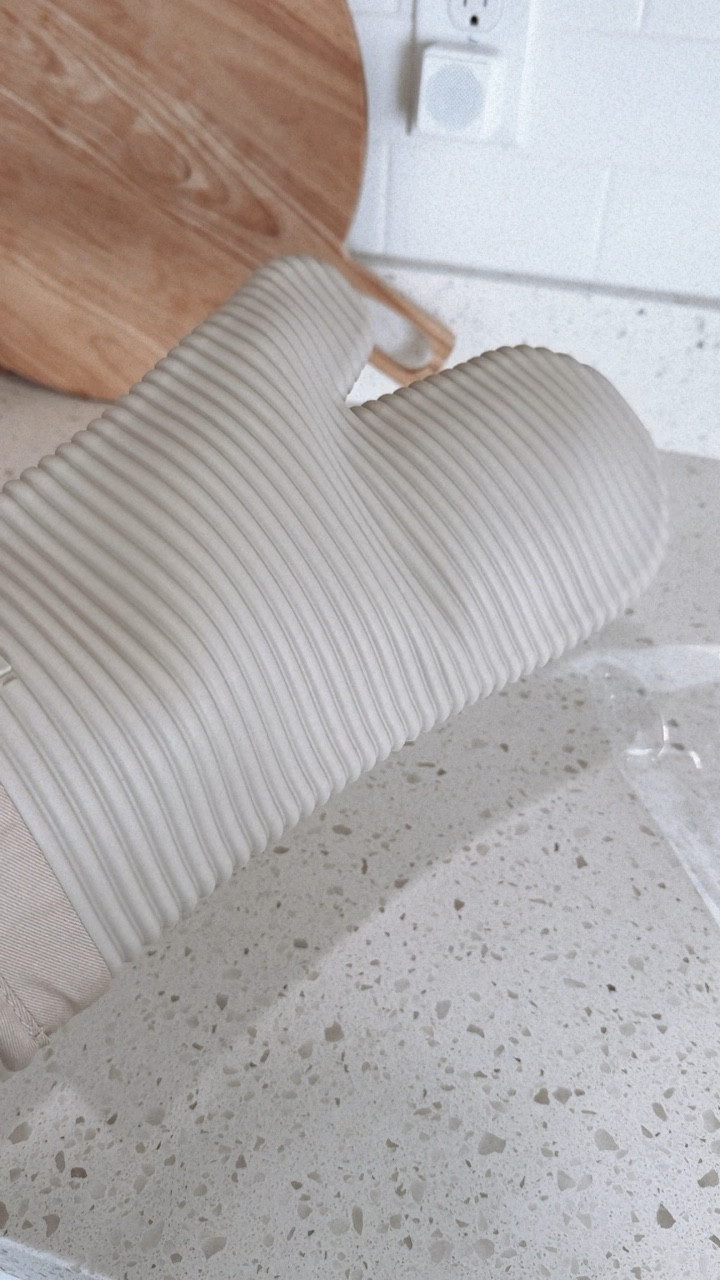 Kitchenaid soft silicone oven mitts under $20 right now!

#LTKhome #LTKsalealert #LTKfindsunder50