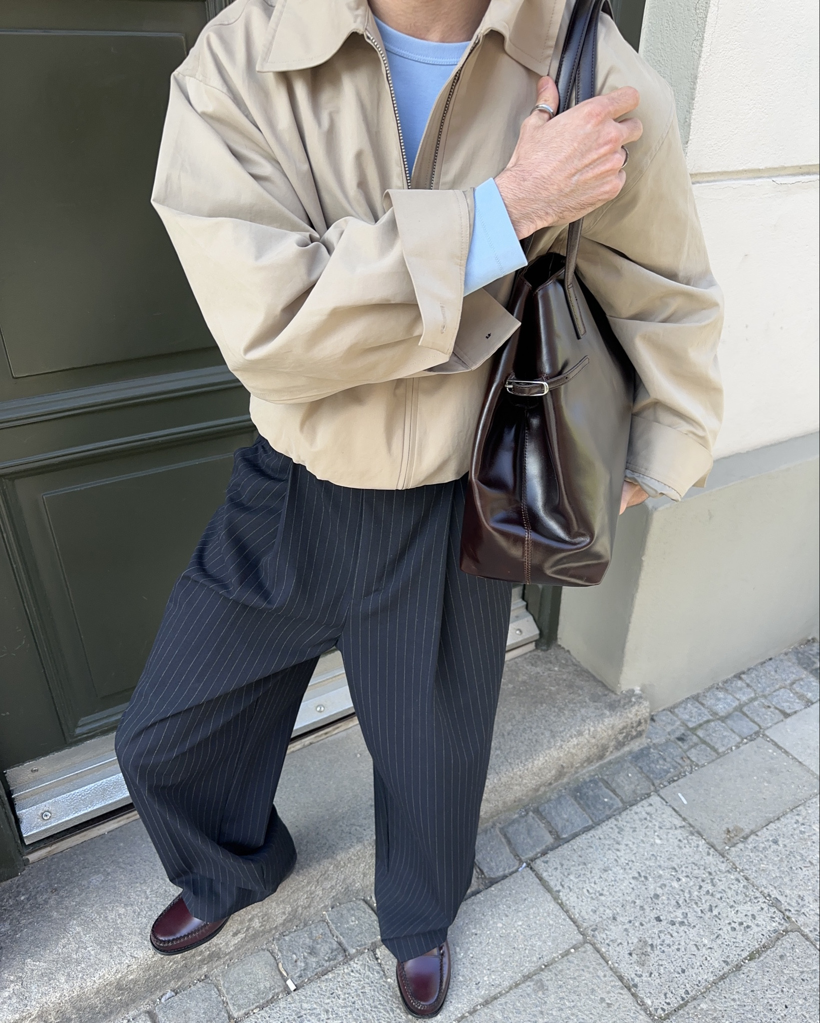 Frühling outfits | leichte beige jacke | hell blau longsleeve | gestreifte anzugshose navy blau | burgundy loafer | rote socken 

#LTKherren #LTKdeutschland #LTKspring
