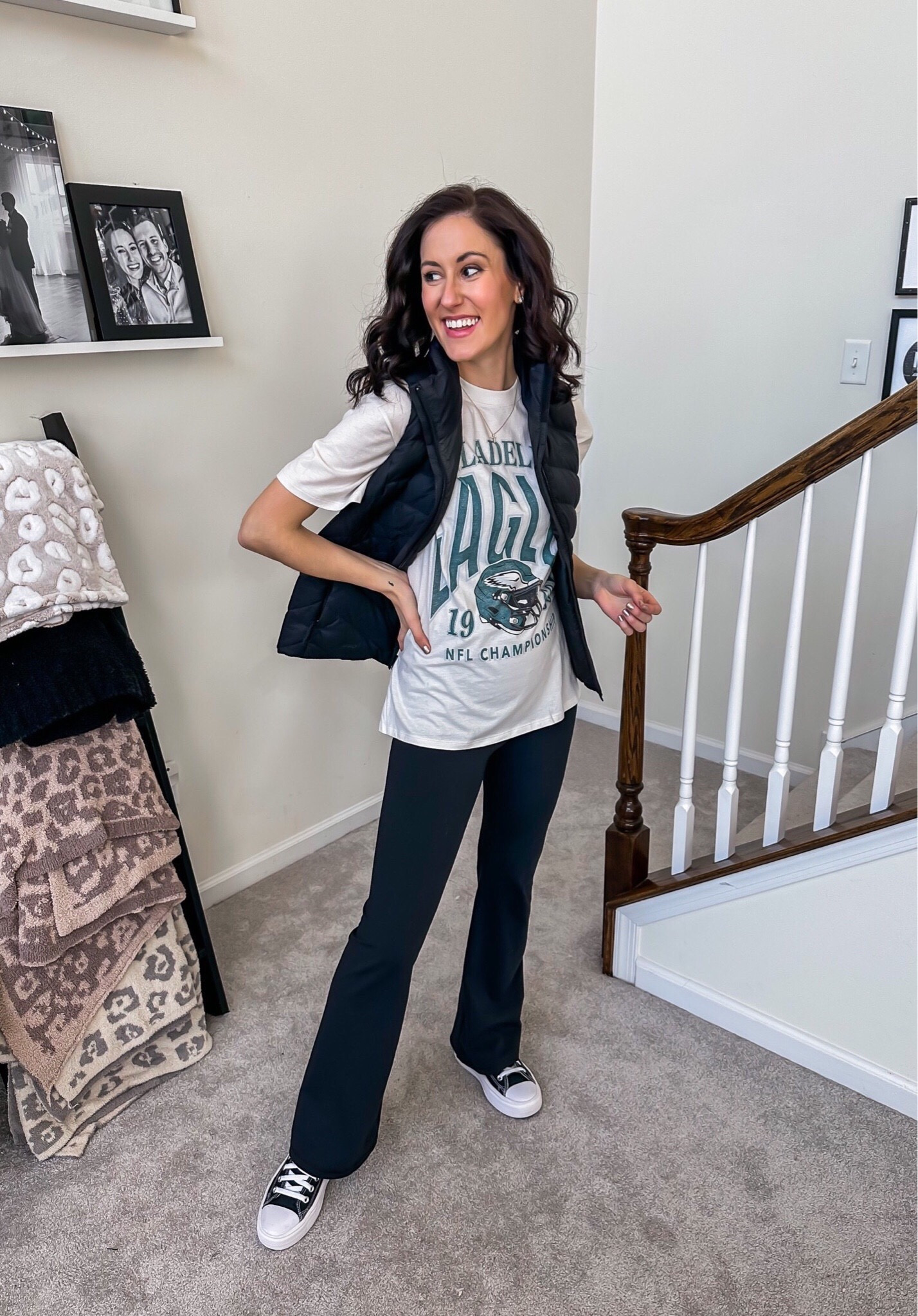Comfy outfit 🤩

Athlesiure outfit // quilted vest // flare leggings // black converse // graphic t shirt 

#LTKstyletip #LTKshoecrush #LTKfindsunder50