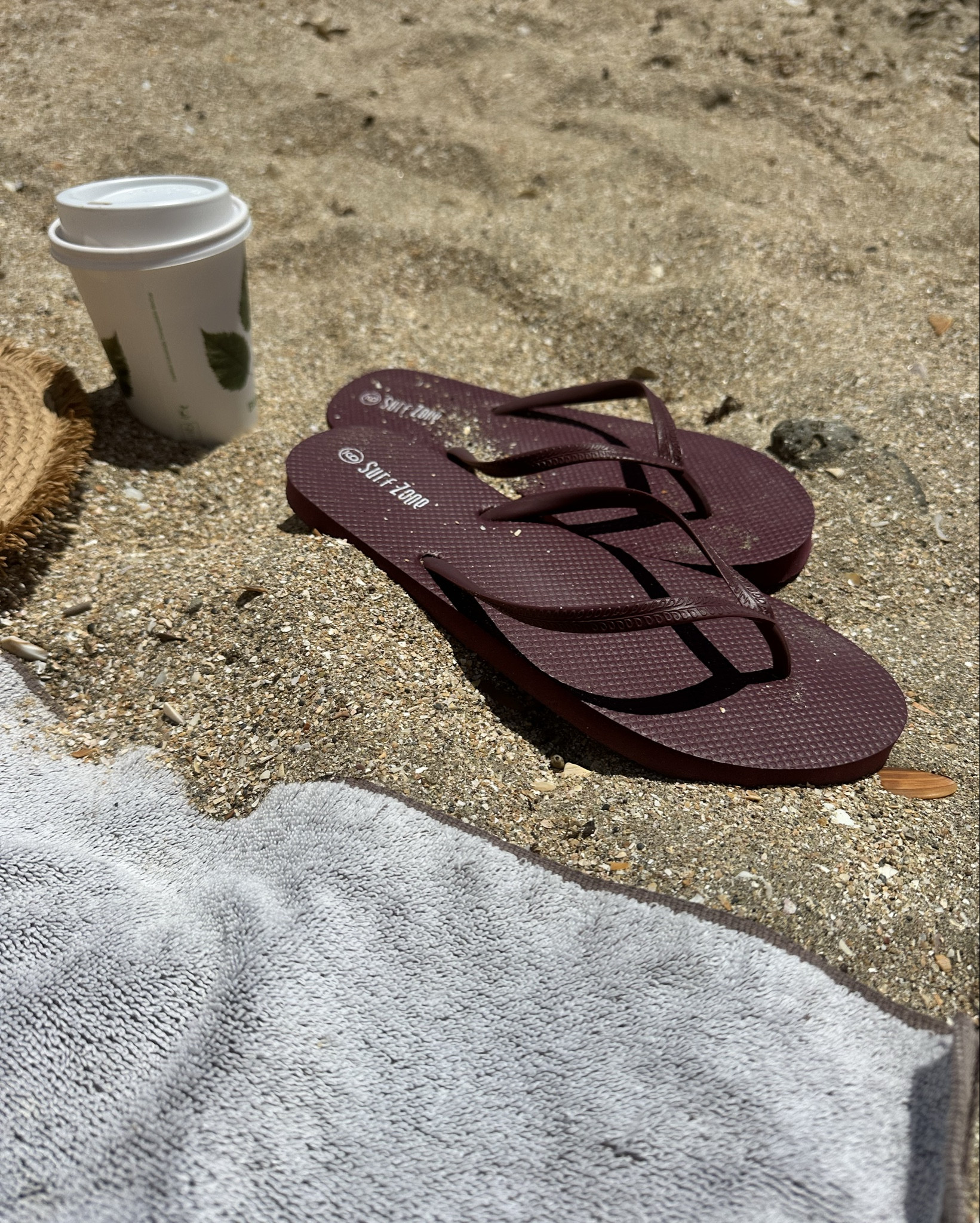 These are the sandals I’m living in this summer 👡
Easy outfits, comfy feet, zero effort.
@numberoneshoesandhannahs
#sandals #summerfootwear #shoes

#LTKshoes #LTKsummer