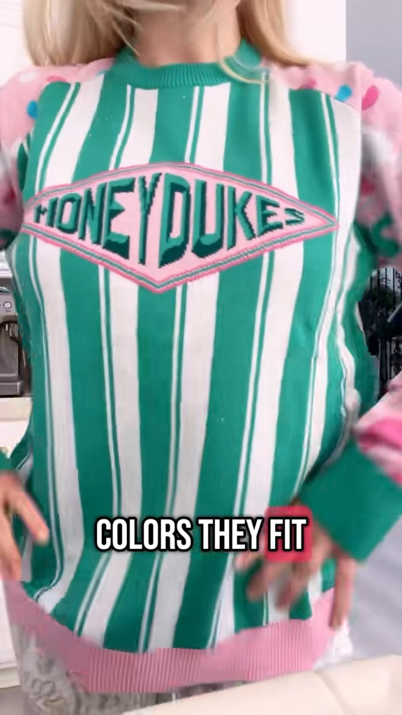 A knitted Honeydukes sweater! 😱💕❤️