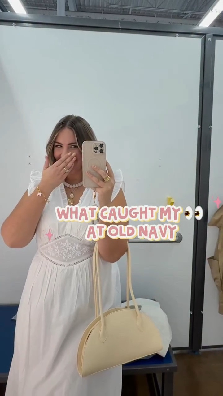 Here is what’s cuuutie at @oldnavy right now!! Wearing a size 12 in the jeans and large in tops/dresses 

➡️ Follow + reply “LINKS” if you want them #oldnavystyle #oldnavytryon #midsize

#LTKsummer #LTKcanada #LTKmidsize