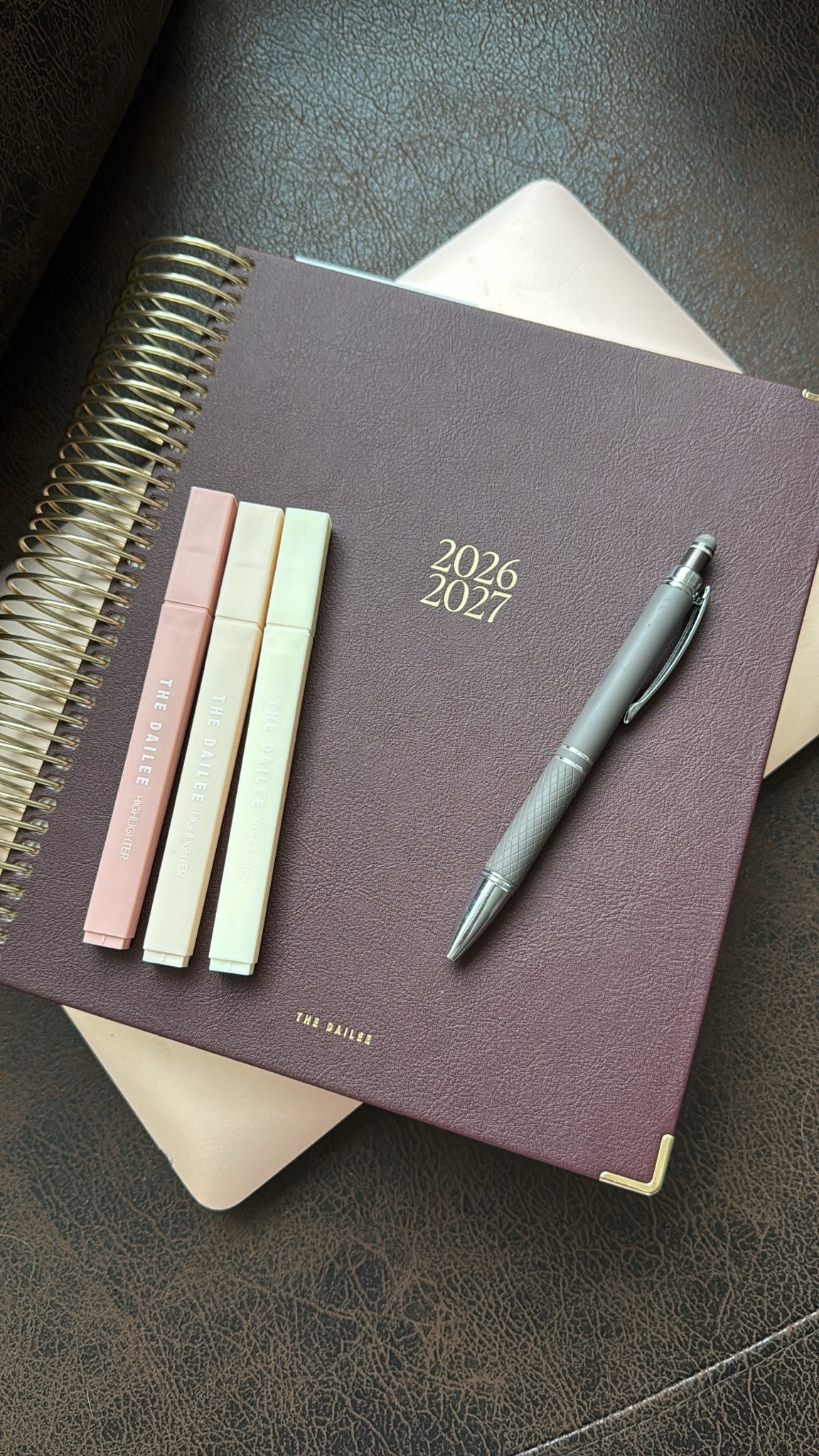 Absolutely obsessed with my Dailee planner!

This is the daily planner, but they also have a college planner, mom planner, fridge calendar, social media planner and so much more!

Monthly planning, planning supplies, daily planners, monthly planner, weekly planner, plan with me

#LTKSeasonal #LTKmorningroutine #LTKHome