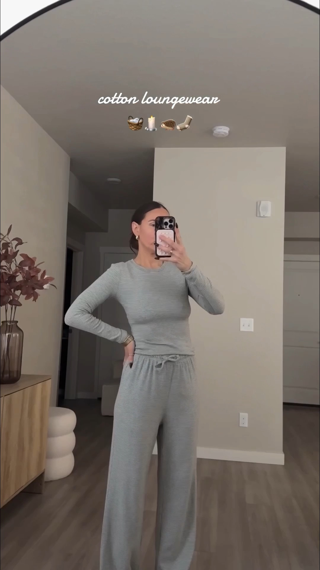 95%cotton.  soft. wide leg palazzo pants. fitte long sleeve shirt.  fremd soft and soooo cozy!!
#loungewear #chyrii