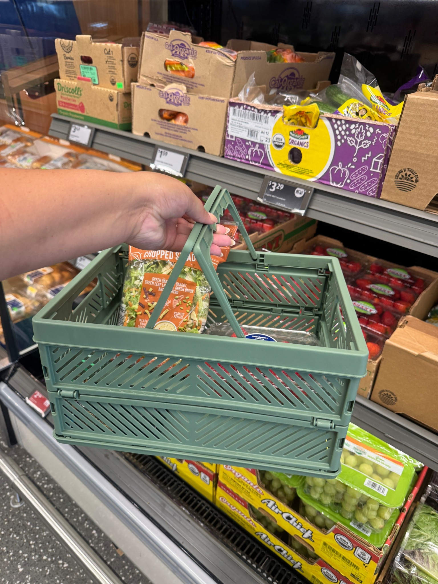 my new favorite basket! perfect for quick grocery runs or to stay in the car to hold anything you need! 