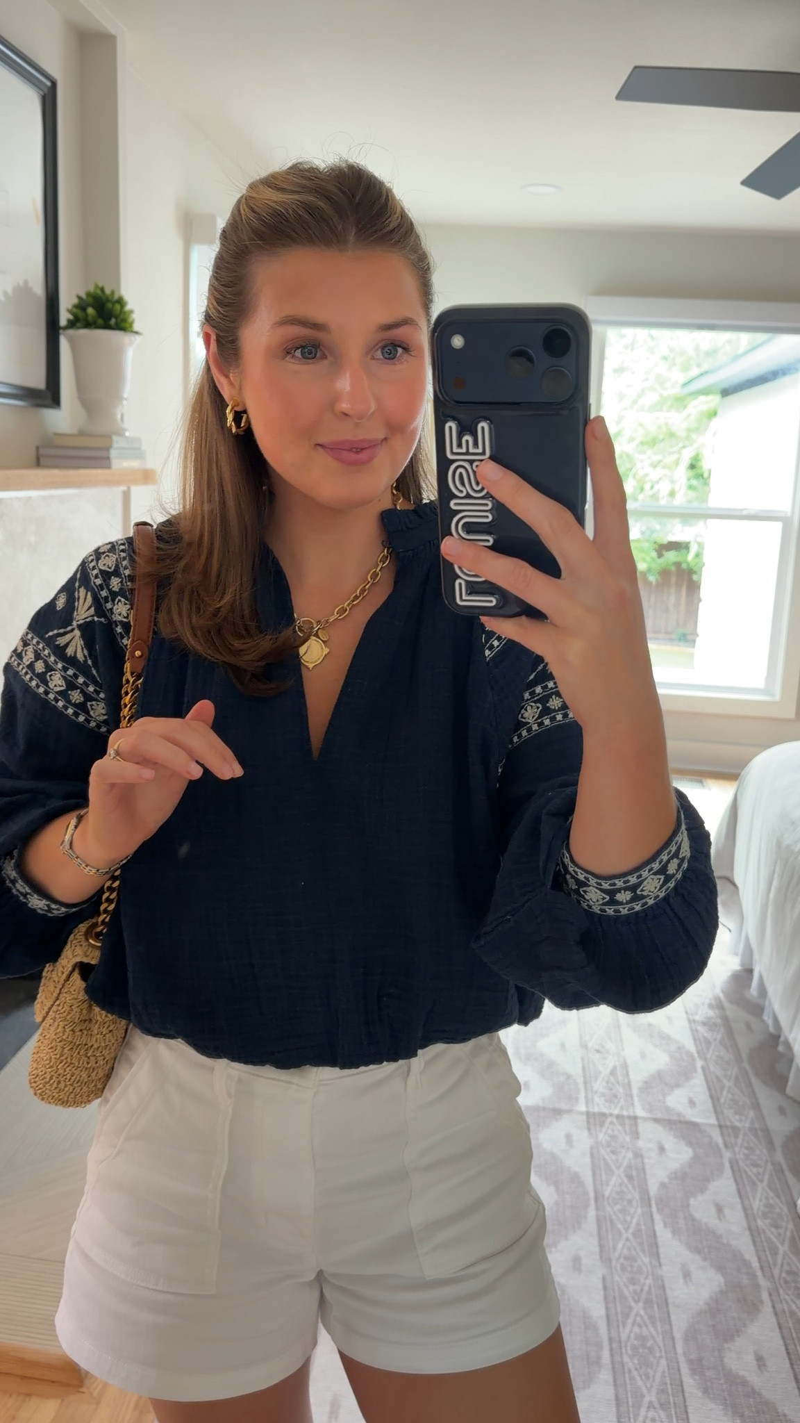 Monday ootd! Wearing a S in top and 26 in shorts
