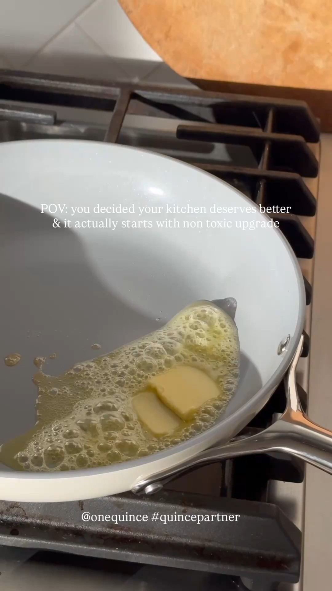 our kitchen doesn’t need a full makeover 👀 sometimes it’s just one intentional swap. Entering my ✨non-toxic kitchen era✨ and starting with cookware that actually feels GOOD to use 🤎Ceramic nonstick PTFE & PFOA free. Oven safe to 500°.Works on all stovetops (yes, induction 🙌)
 #quincepartner @onequince 