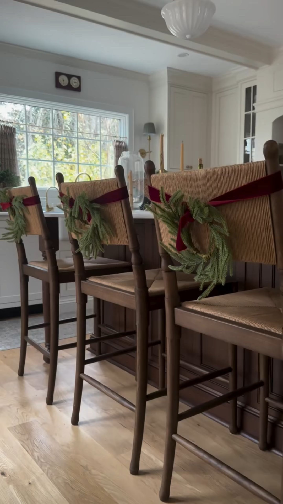 Looking for an easy, yet charming holiday touch? These wreaths and ribbons are affordable and arrive in just a couple days! Shop the entire look, plus, other ribbon colors: 

Comment SHOP below to receive a DM with the link to this post on my LTK ⬇ https://liketk.it/5ChM2 #holidaykitchen #stoolwreaths #wreathdecor #holidayhome #holidayhomedecor #traditionalhome