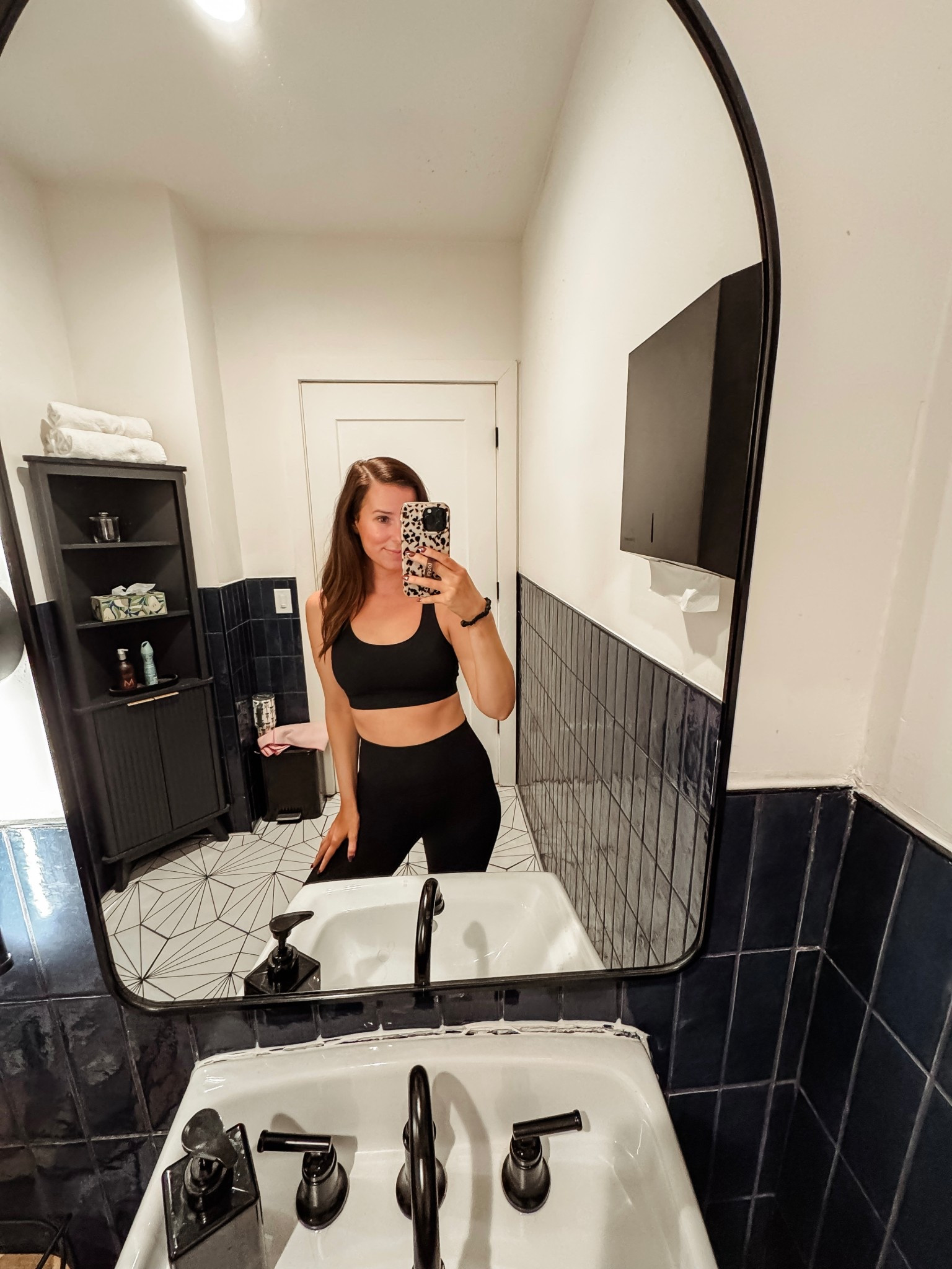 One thing that I’m definitely continuing into 2026 💖 @shinehotpilates ! It’s my favorite workout ✨ some might say I’m obsessed! 🤩 

#LTKootd #LTKFindsUnder50 #LTKActive