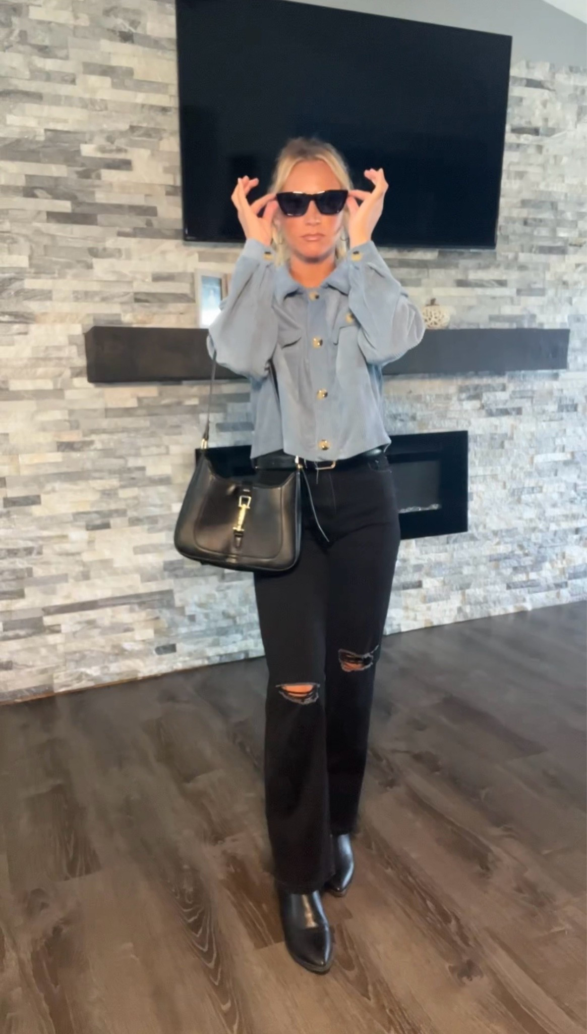 Fall outfit formula I’ll be repeating 🖤 Levi’s jeans, ankle boots, an elevated jacket + designer sunnies for that country-inspired fall style that still feels polished and put together. Easy, casual, and perfect for everything from errands to a fall day out.

#falloutfit #fallstyle #levisjeans #countrychic #casualfalloutfit

#LTKgrwm #LTKPetite #LTKU