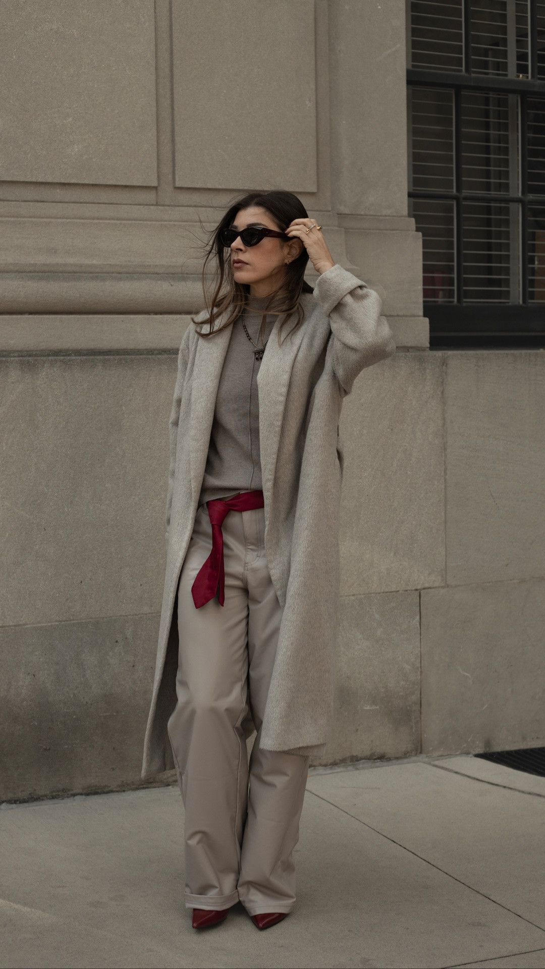 I just feel prettier when in New York City ❤️
Outfit check with my monochromatic look with a red pop. NYC street style at its finest.

#nycinfluencer #effortlesslychic #classystreetweargirls #minimalchic #newyorkerstyle
