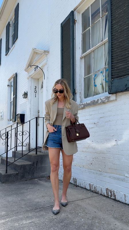 Linen blazer with denim shorts outfit, oversized blazer, Gucci slingback flats, business casual, style over 40

#LTKVideo #LTKOver40 #LTKShoeCrush