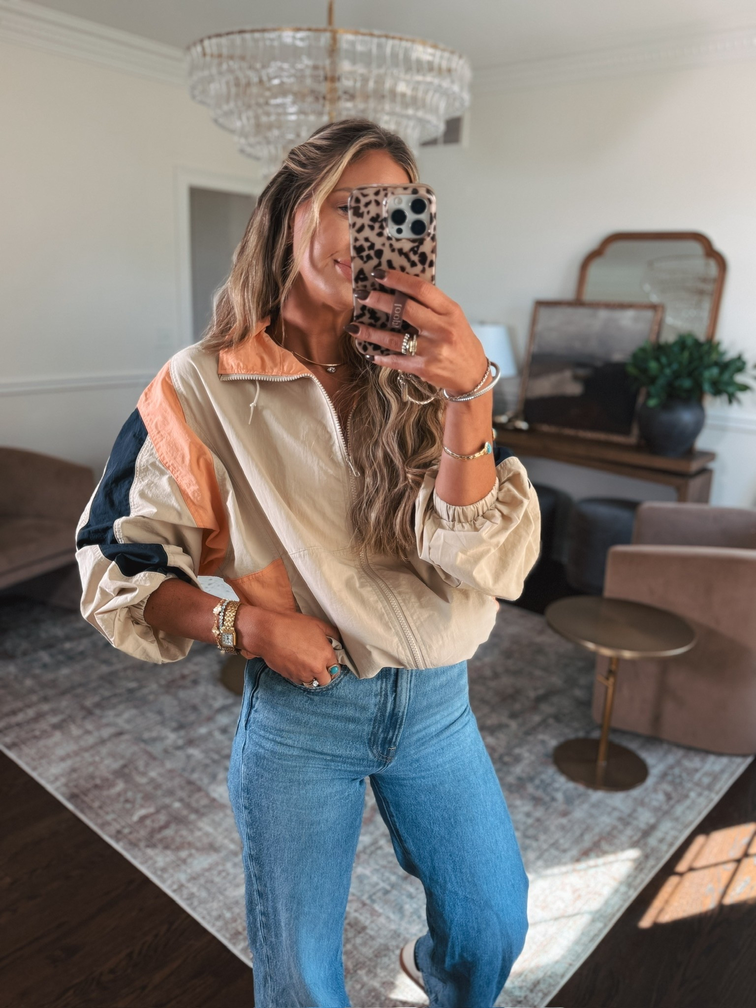 The cutest mock neck windbreaker! 🤎