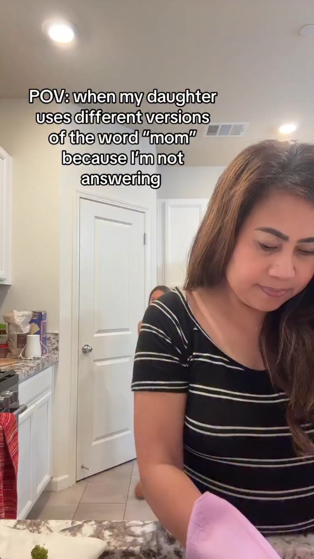 Does your kid do this too 🤣 

•
#funnymom #momofinstagram #momhumor #relatablemom #sacramentomoms