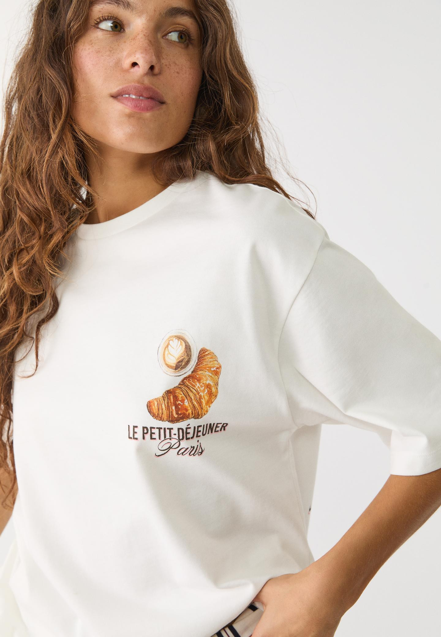 Oversize heavy cotton croissant T-shirt | Stradivarius (UK)