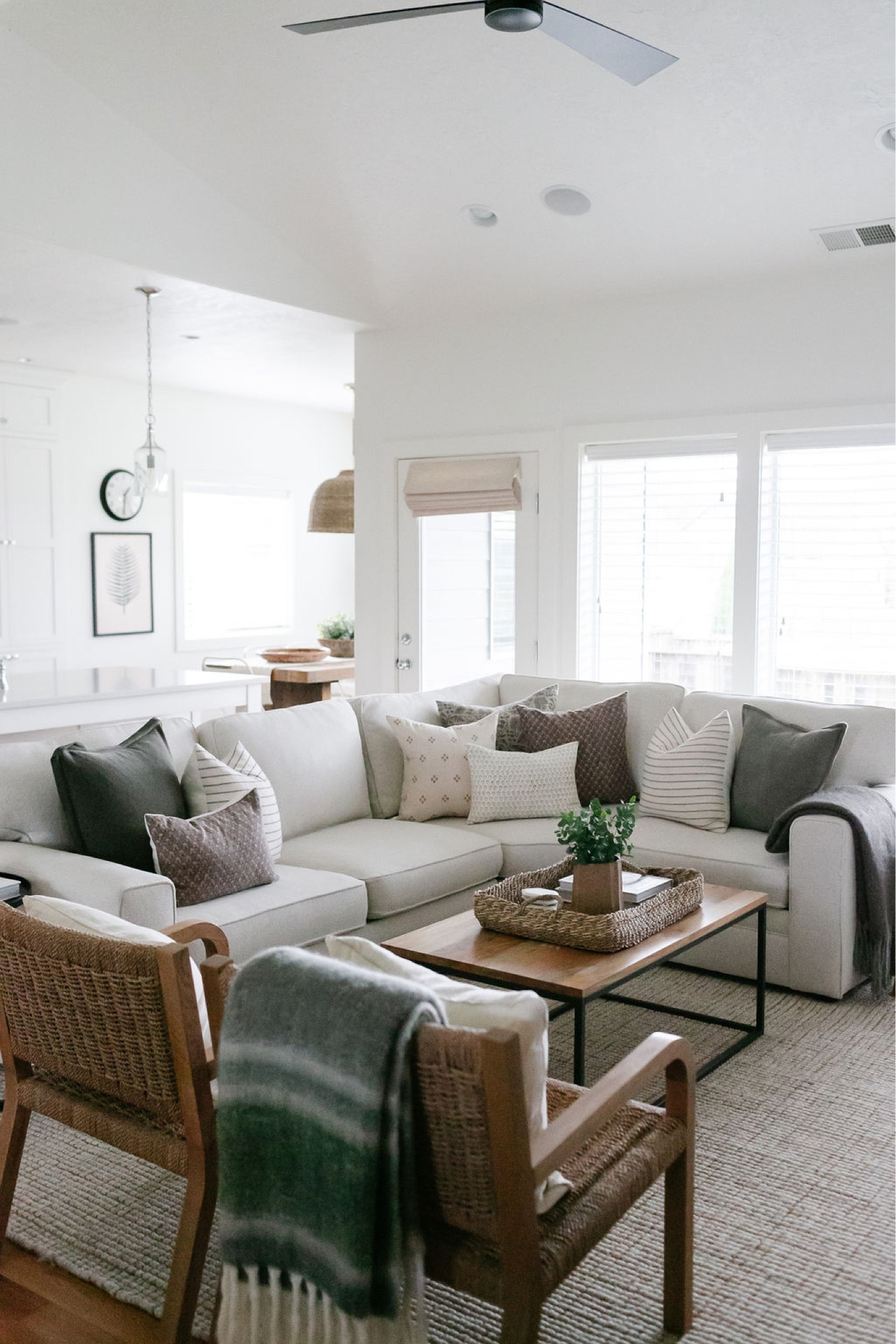 A pretty pillow combo that works for fall through winter!

Living room decor 
Fall decor 
Pottery Barn 
Cream sectional 
Wool jute rug 

#LTKsalealert #LTKhome #LTKSeasonal