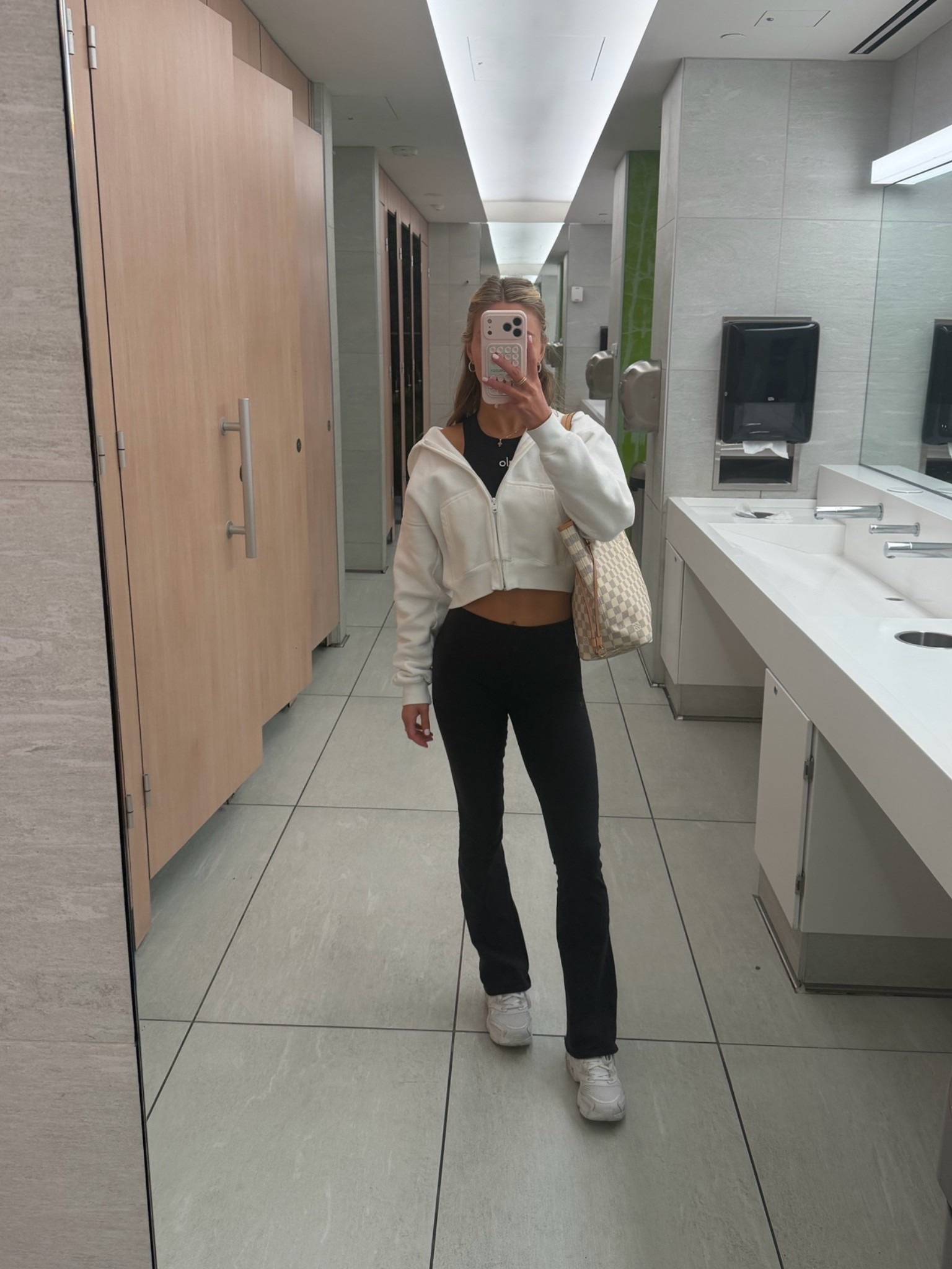 Travel look

#LTKootd #LTKTravel