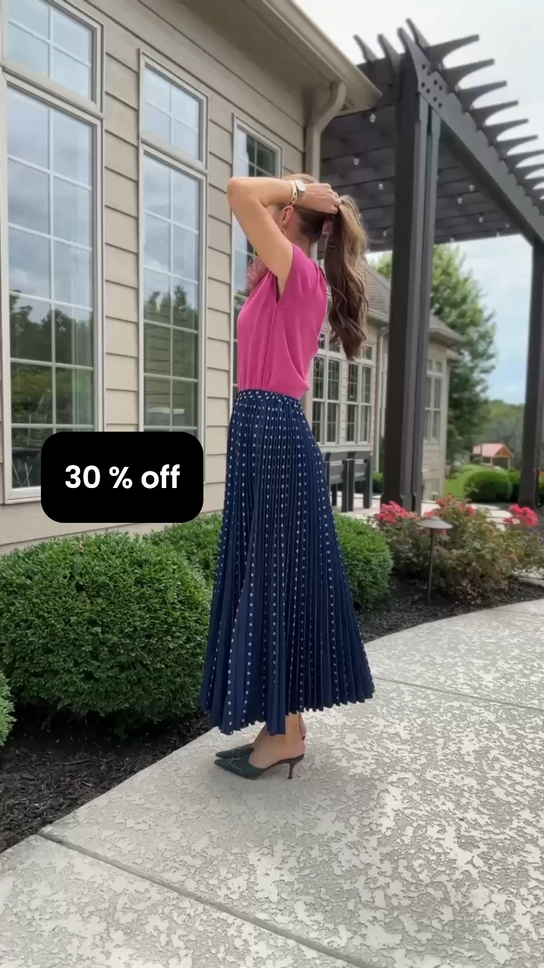 Log into your @Anthropologie perks account and get 30% off this gorgeous skirt! Runs TTS