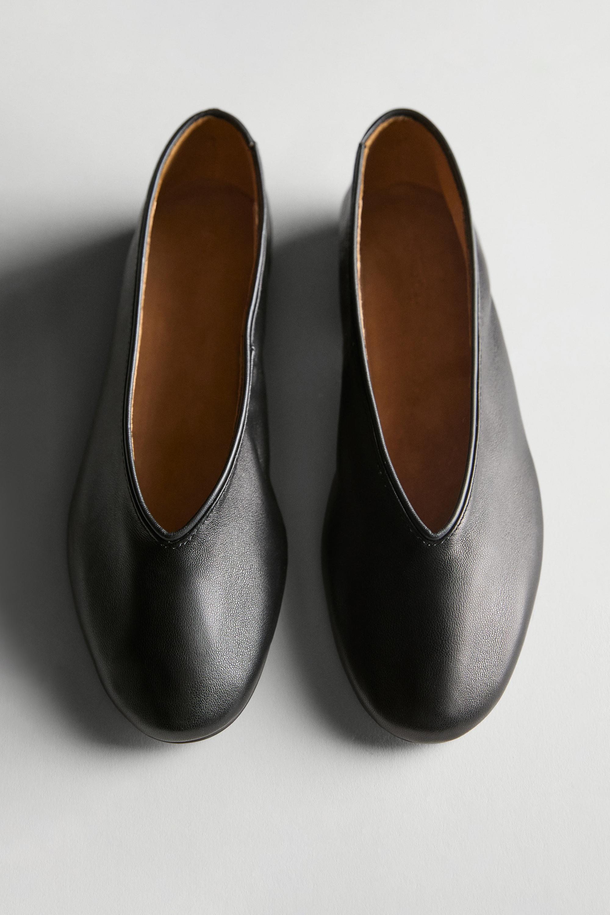 Soft leather ballerinas | Massimo Dutti US